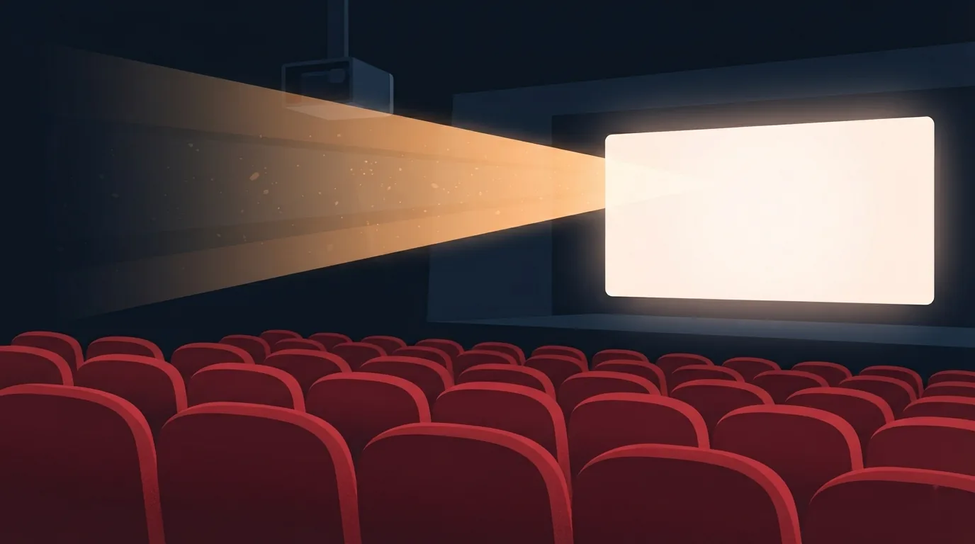 Sala de cinema escura com feixe de luz do projetor