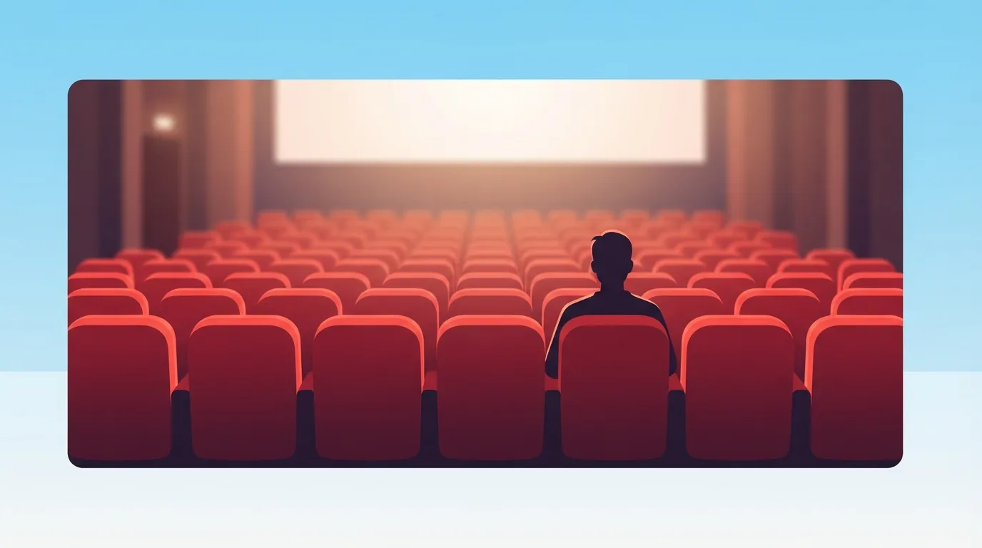 Sală de cinema goală, cu scaune roșii și ecran luminat